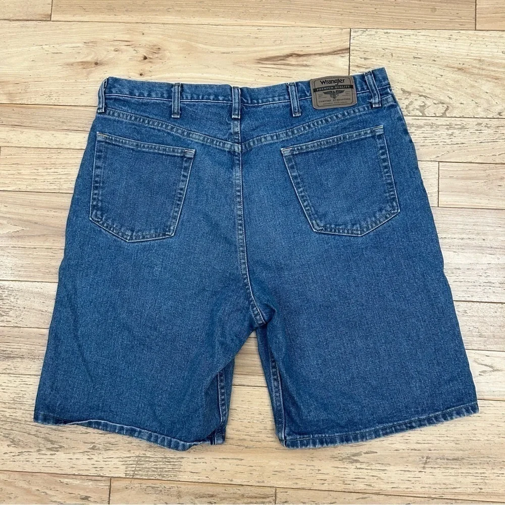 Wrangler Men’s Denim 38 Relax Fit Dad Shorts Blue Jeans